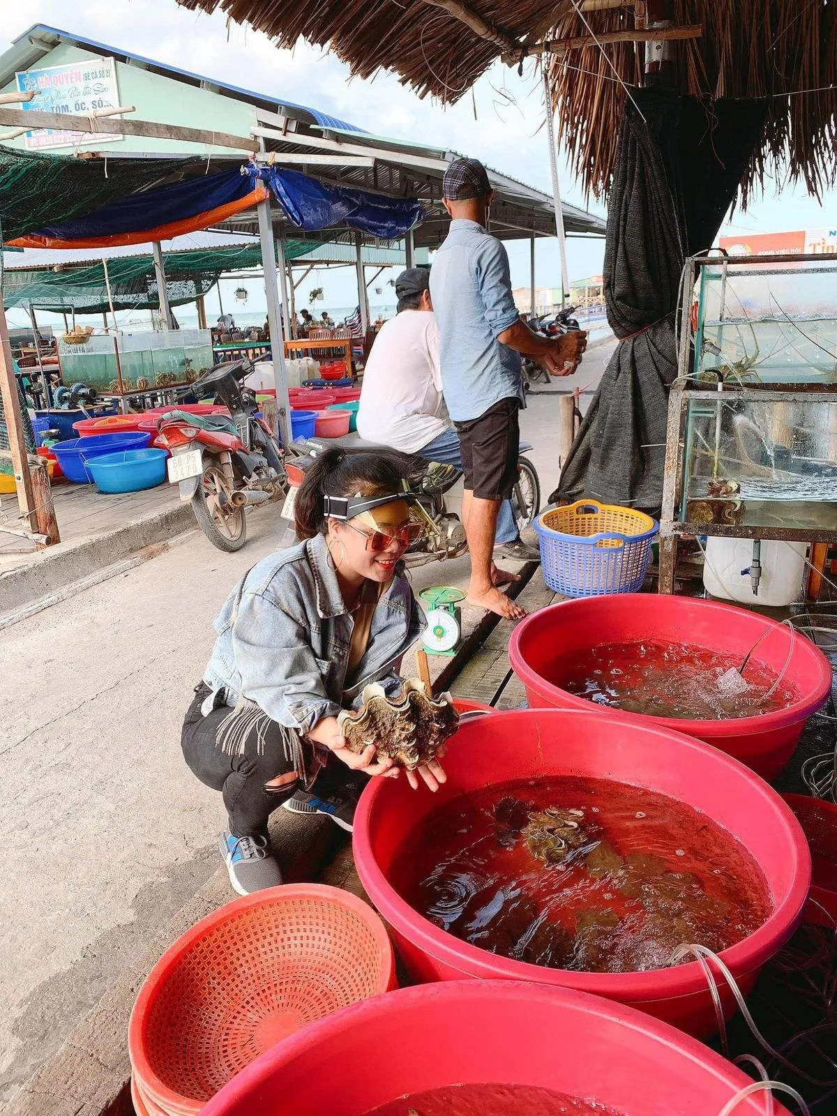 Chợ Hàm Ninh Phú Quốc – Ngôi chợ cổ nằm giữa làng chài Hàm Ninh