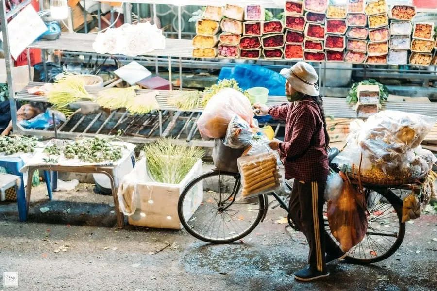 Chợ hoa Quảng An, vẻ đẹp rực rỡ khoe sắc sáng bừng thủ đô