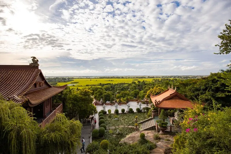 Chùa Hang, không gian tâm linh bên triền Núi Sam Châu Đốc