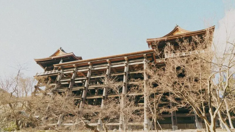 Chùa Kiyomizu-dera độc đáo, vũ đài bên vách núi Kyoto