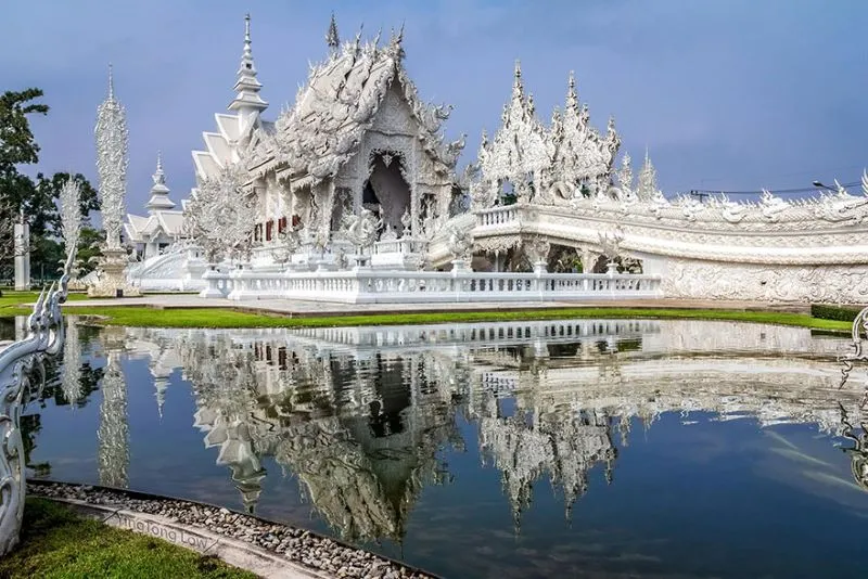 Chùa trắng Wat Rong Khun với dáng dấp đặc biệt giữa đất Thái