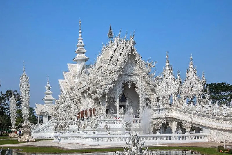 Chùa trắng Wat Rong Khun với dáng dấp đặc biệt giữa đất Thái