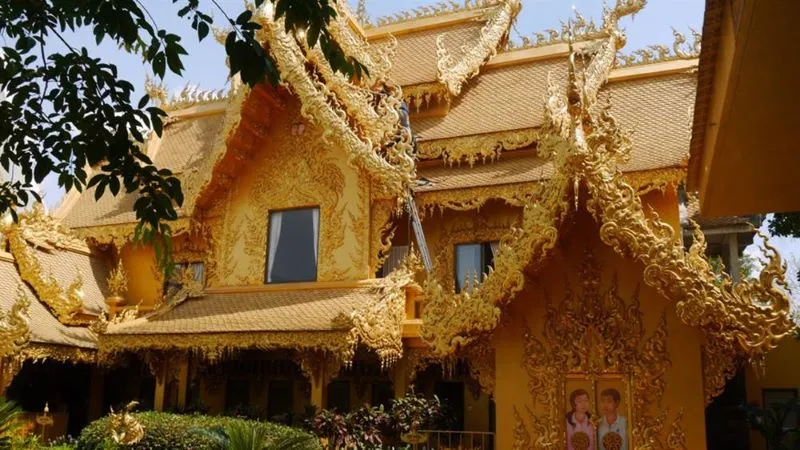 Chùa trắng Wat Rong Khun với dáng dấp đặc biệt giữa đất Thái