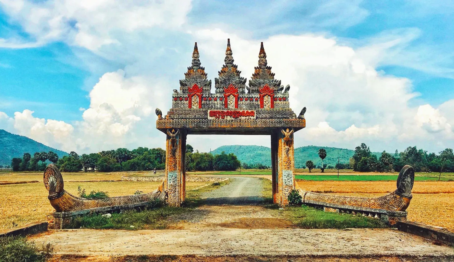 Chùa Tual Prasat (Cổng trời Khmer Koh Kas), cánh cổng nhuốm màu thời gian