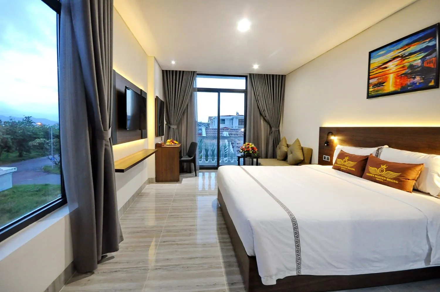 Crown Nguyen Hoang Hotel với kiến trúc hoàng gia sang trọng