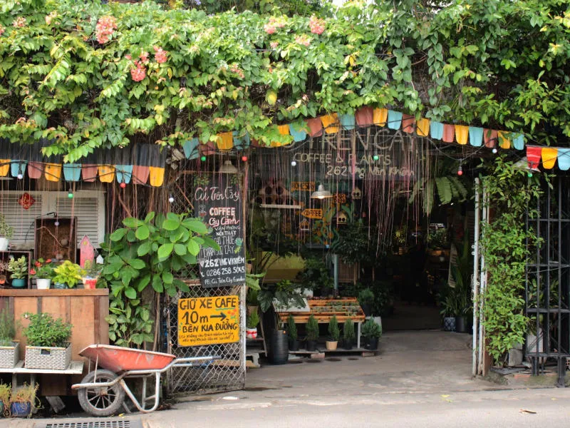 Cú Trên Cây Coffee, quán cà phê với không gian xanh độc đáo