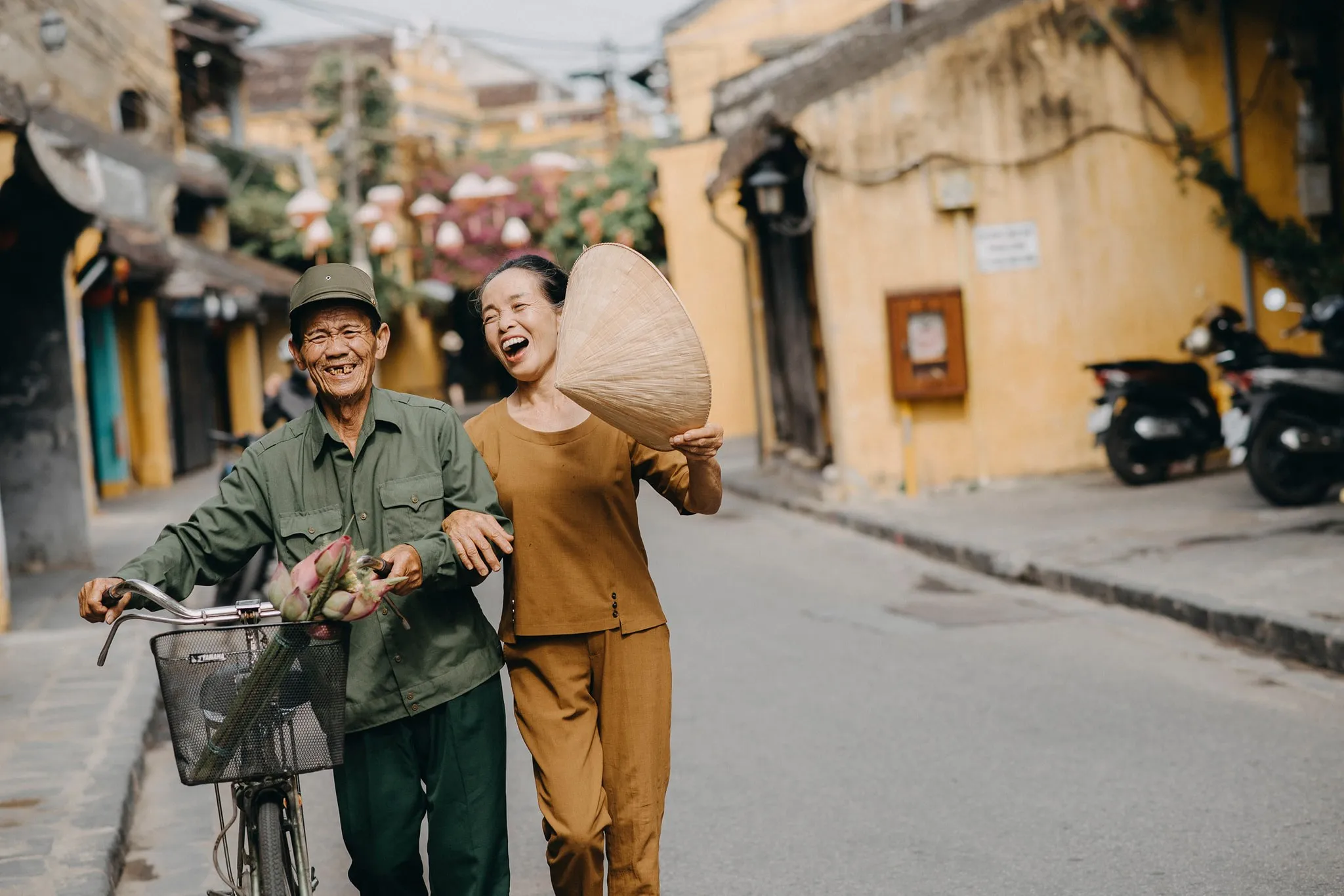 Cùng nhìn ngắm Hội An – Tình yêu đưa tôi đến qua ống kính đầy cảm xúc của nhiếp ảnh gia Lê Thủy Triều