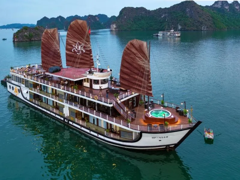 Cùng Orchid Classic Cruise ngắm nhìn trọn vẹn vẻ đẹp của Vịnh Lan Hạ