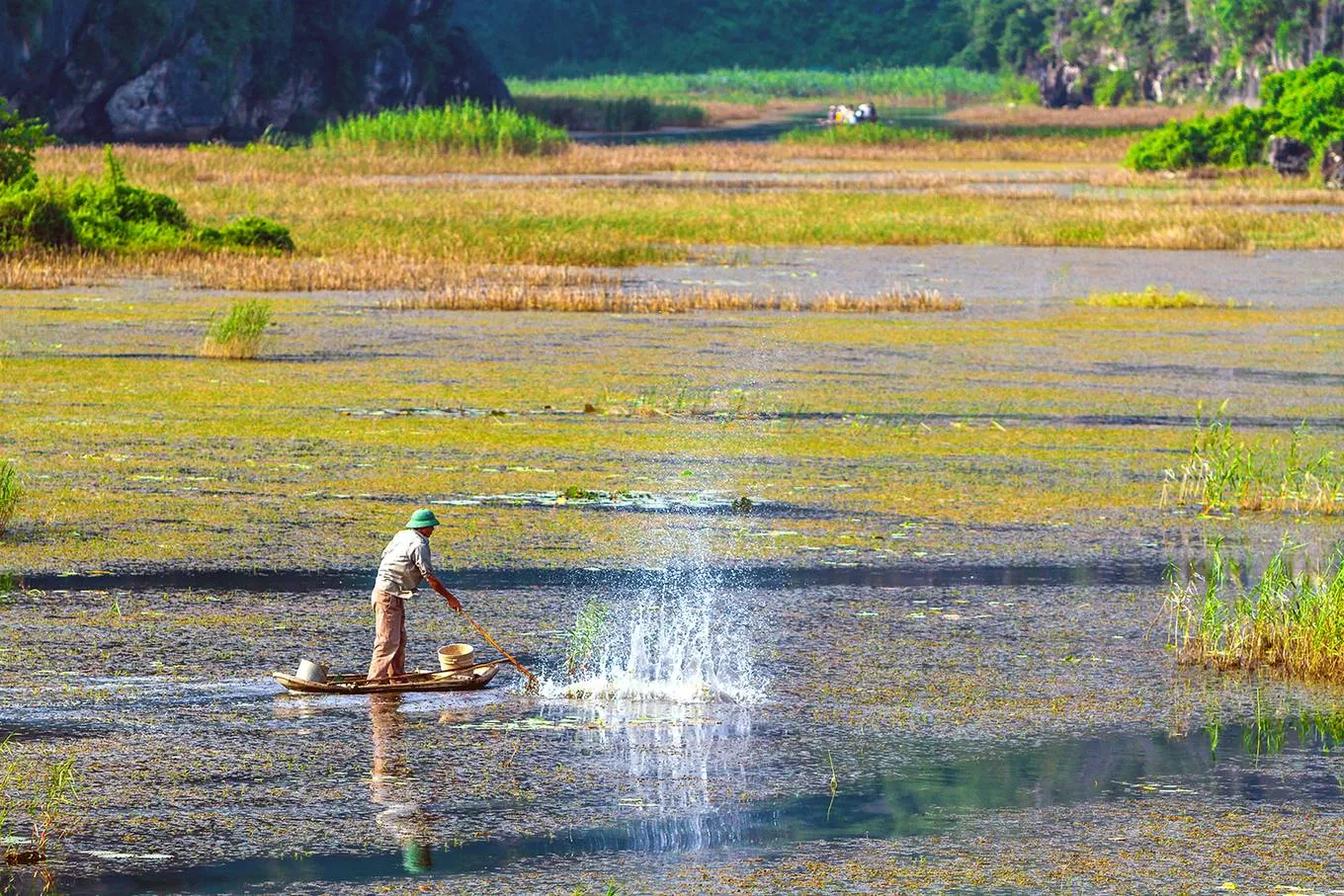 Đắm mình vào vẻ đẹp yên bình, thơ mộng ở Đầm Vân Long – Ninh Bình