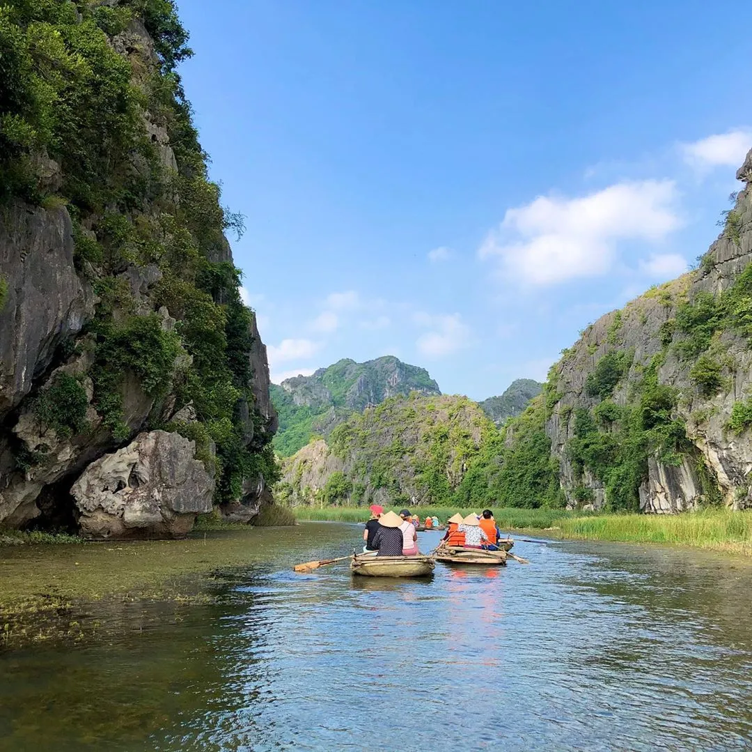 Đắm mình vào vẻ đẹp yên bình, thơ mộng ở Đầm Vân Long – Ninh Bình