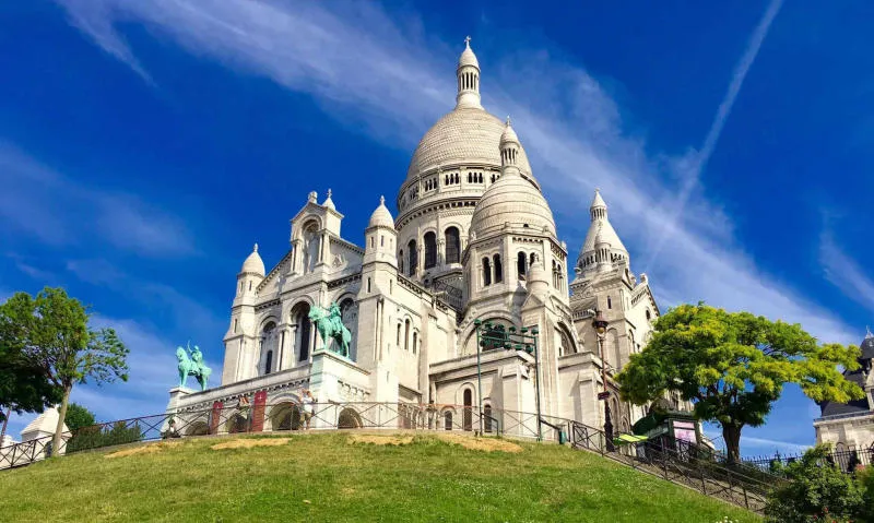 Đắm say trước ngọn đồi Montmartre thơ mộng, lãng mạn