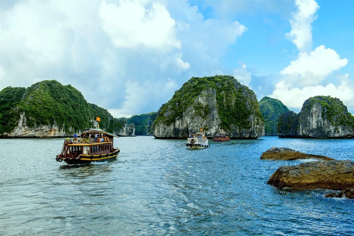 Đảo Cát Bà – Vẻ đẹp của hòn ngọc xanh khiến vịnh Hạ Long cũng phải ghen tị