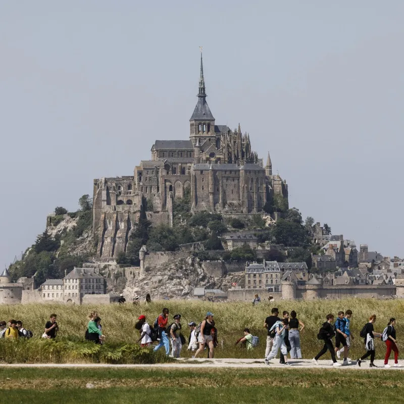 Đảo Mont Saint Michel huyền diệu giữa biển khơi nước Pháp