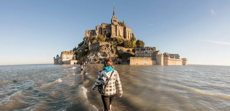 Đảo Mont Saint Michel huyền diệu giữa biển khơi nước Pháp