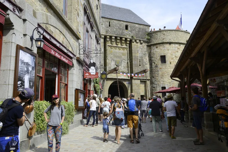 Đảo Mont Saint Michel huyền diệu giữa biển khơi nước Pháp