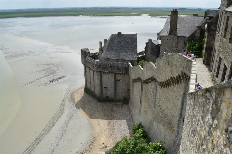 Đảo Mont Saint Michel huyền diệu giữa biển khơi nước Pháp