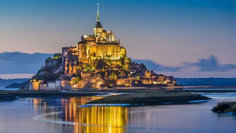 Đảo Mont Saint Michel huyền diệu giữa biển khơi nước Pháp