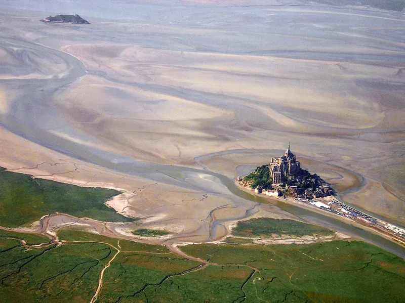 Đảo Mont Saint Michel huyền diệu giữa biển khơi nước Pháp