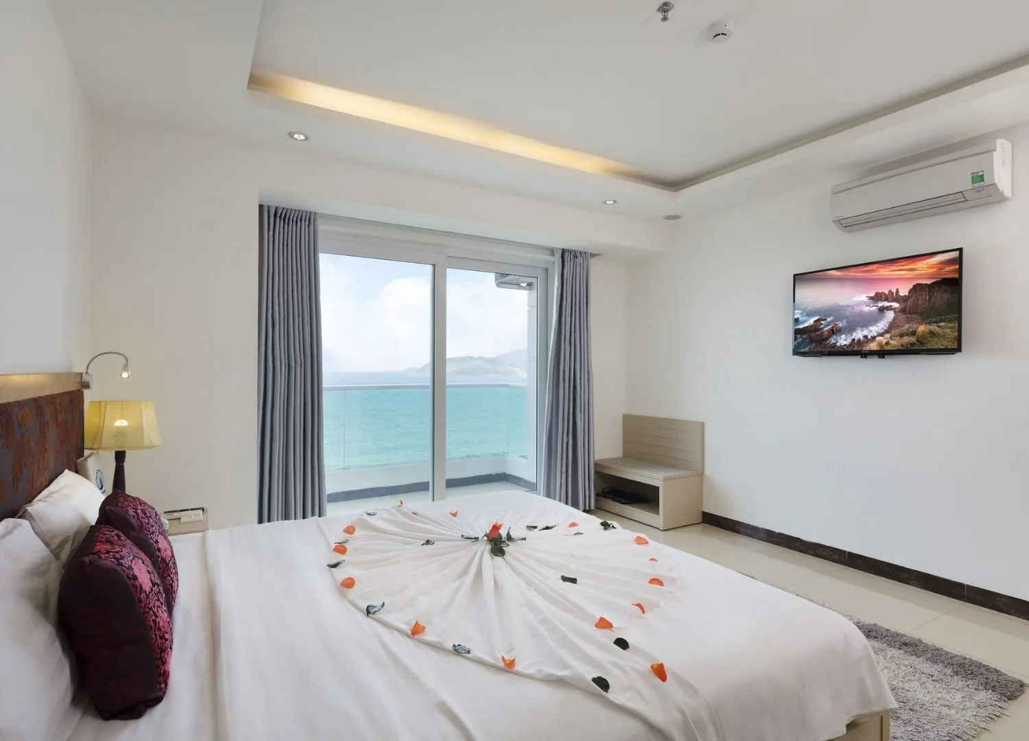 Đến Blue Pearl Hotel thưởng thức bầu trời biển xanh biếc vô tận