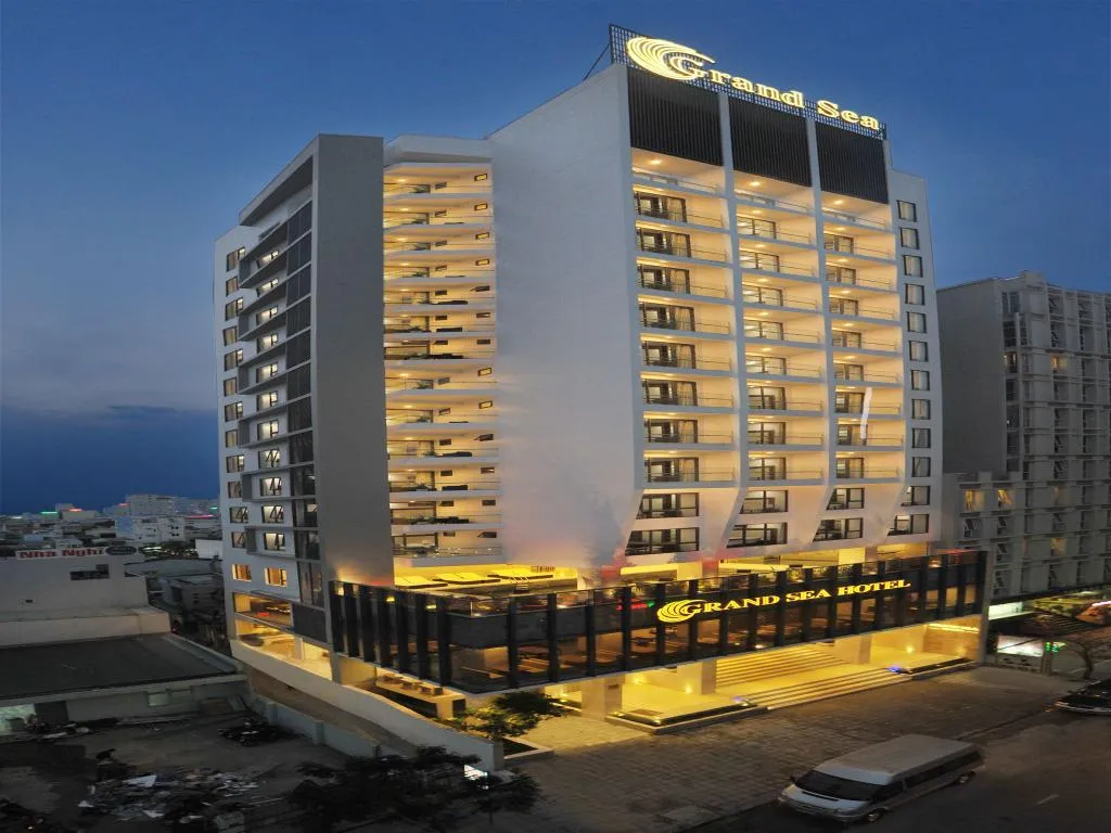 Đến Grand Sea Hotel tận hưởng không gian hiện đại bên bờ đại dương