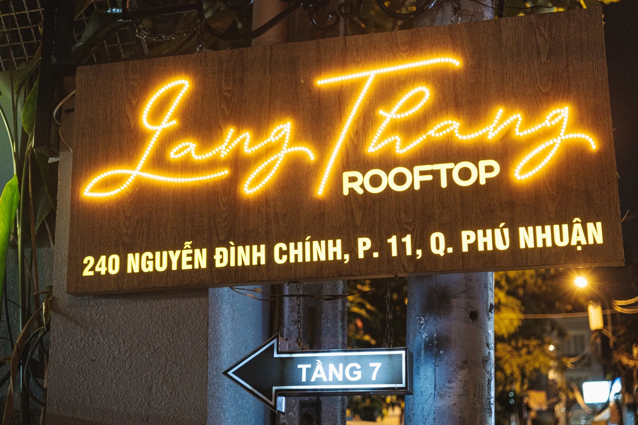 Đến Lang Thang Rooftop, thả mình vào hoàng hôn chất chill giữa lòng Sài Gòn