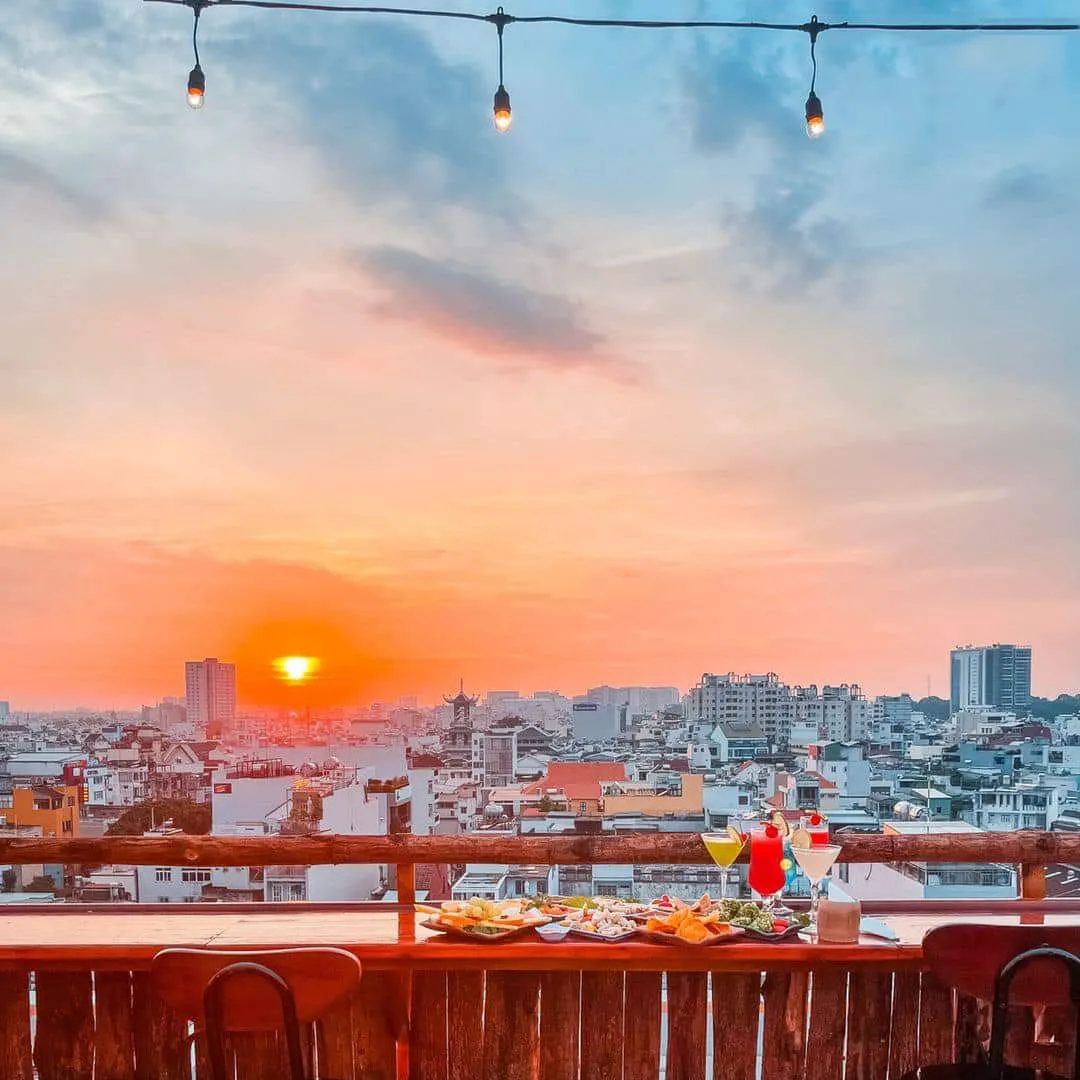 Đến Lang Thang Rooftop, thả mình vào hoàng hôn chất chill giữa lòng Sài Gòn