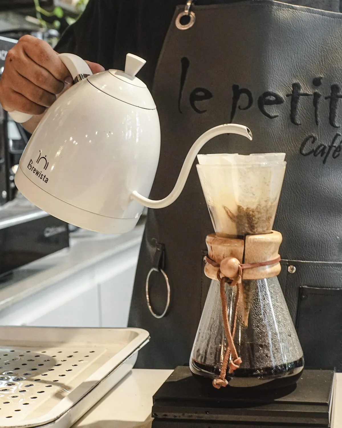 Đến Le Petit Café, ngồi góc nào cũng cho ra đời những bức ảnh triệu like