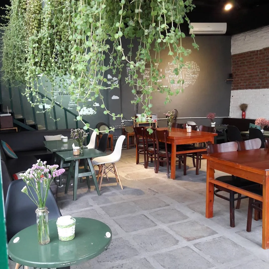 Đến MATs – Connect, Coffee and More ngắm cảnh hồ Sen đẹp lung linh