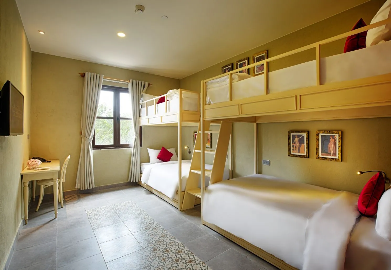 Đến Mercure Danang French Village Bana Hills trải nghiệm lâu đài Disney ngoài đời thực