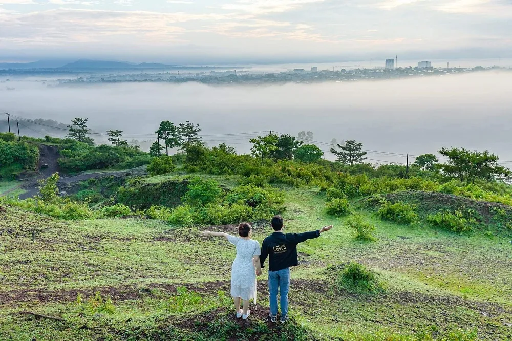 Đến Núi Đá hoang sơ và thi vị để thu trọn cao nguyên vào trong tầm mắt