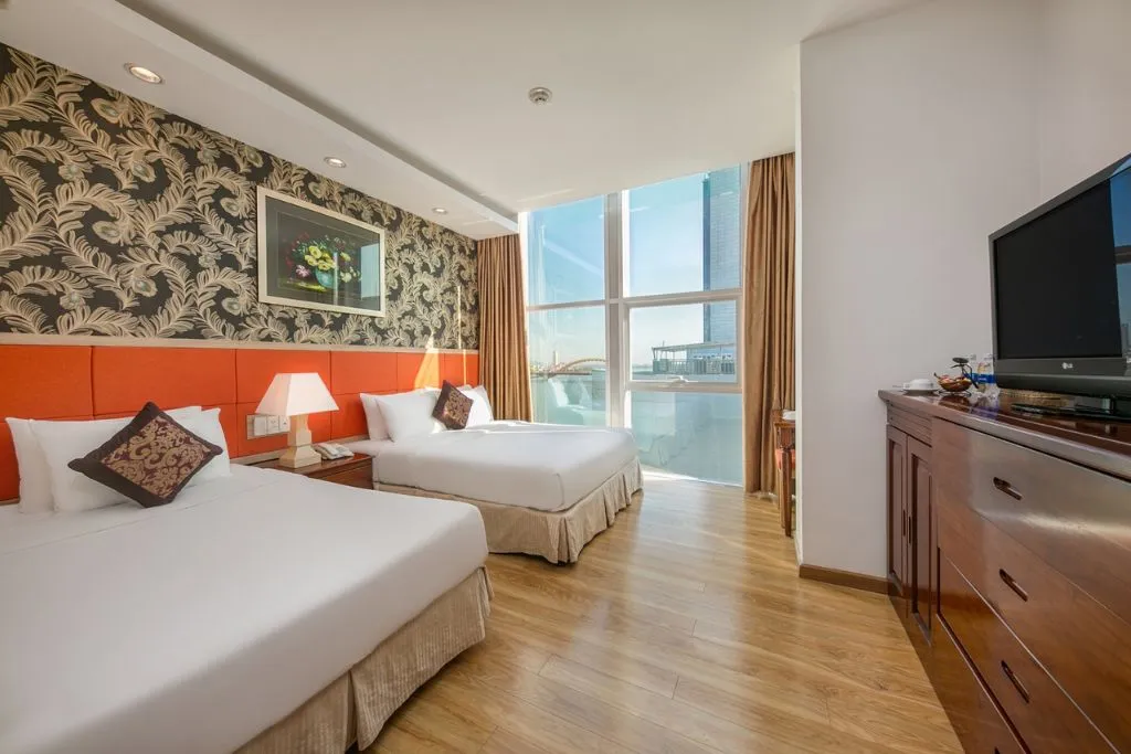 Đến Sun River Hotel để ngắm sự lung linh của Đà Nẵng về đêm