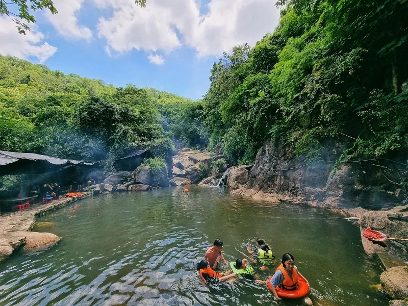 Đến Suối Đá Vũng Tàu tắm mát trong môi trường tự nhiên