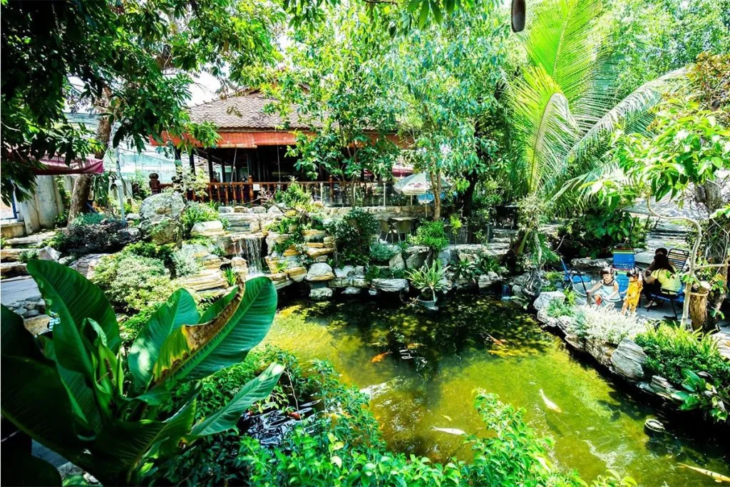 Đến Trầm Koi Garden Coffee tận hưởng không gian nhà vườn an tĩnh