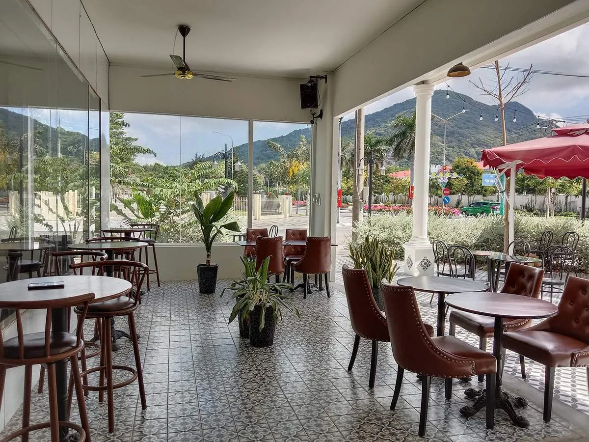 Đến với Kwai’s Bistro Con Dao để chill trong không gian ấm cúng và lung linh