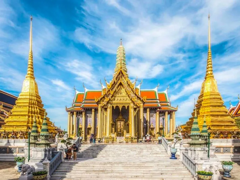 Đến Wat Pho chiêm bái tượng Phật dát vàng khổng lồ