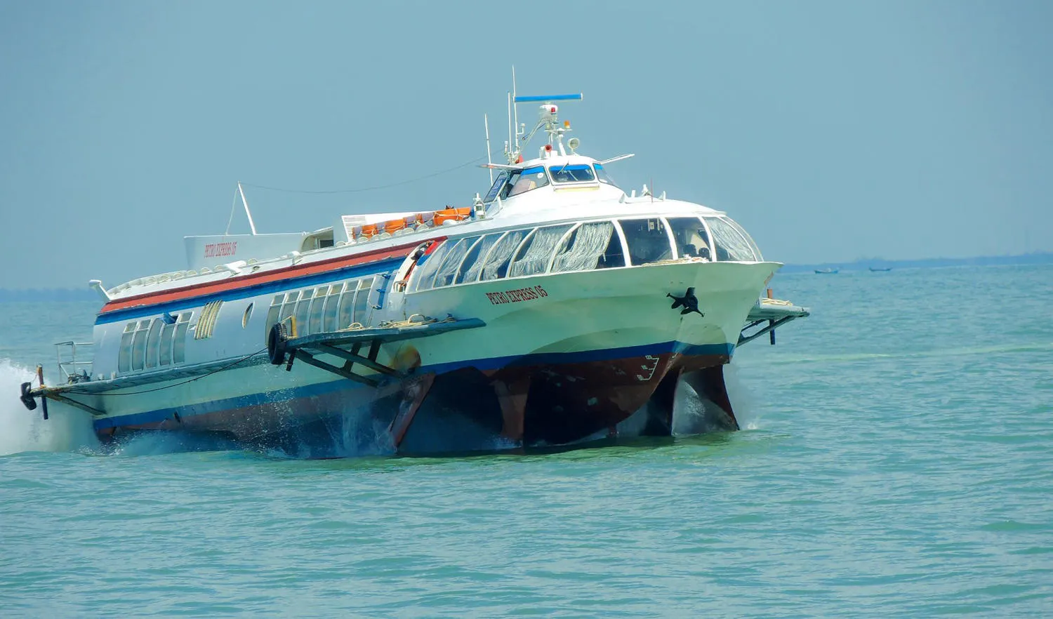 Đi Tàu cao tốc cánh ngầm Cát Bà – Hải Phòng như thế nào?