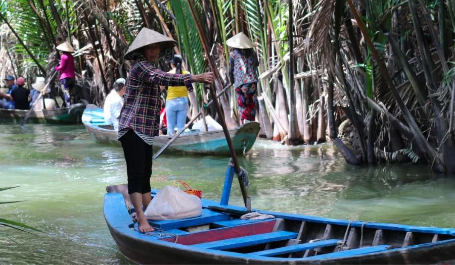 Đi xuồng chèo Bến Tre du lịch miền sông nước Tây Nam Bộ