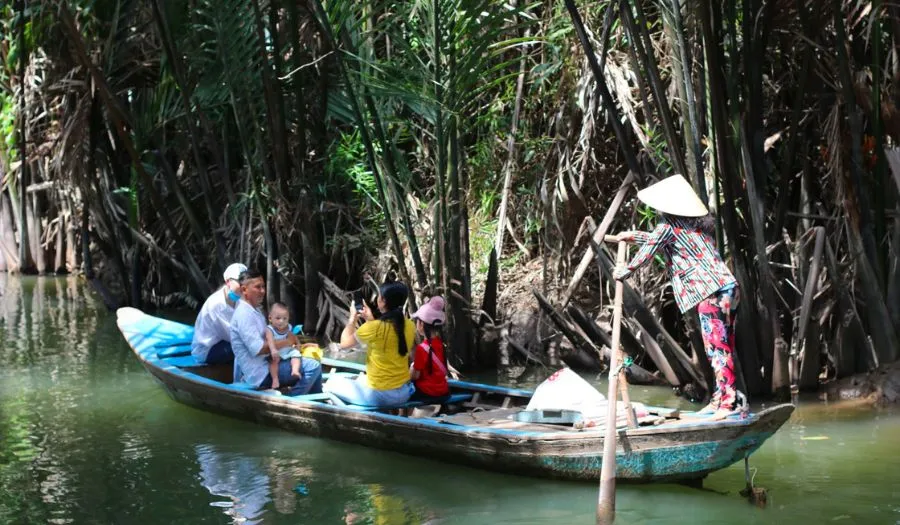 Đi xuồng chèo Bến Tre du lịch miền sông nước Tây Nam Bộ