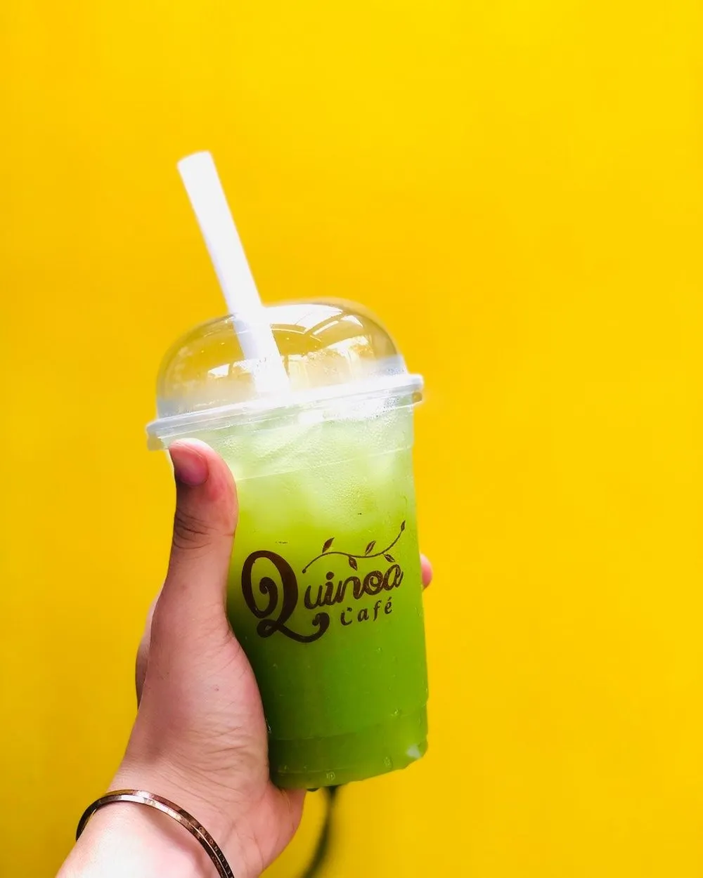 Dịch không vi vu nước ngoài được thì ghé Quinoa Café để có ảnh check-in như ở trời Tây