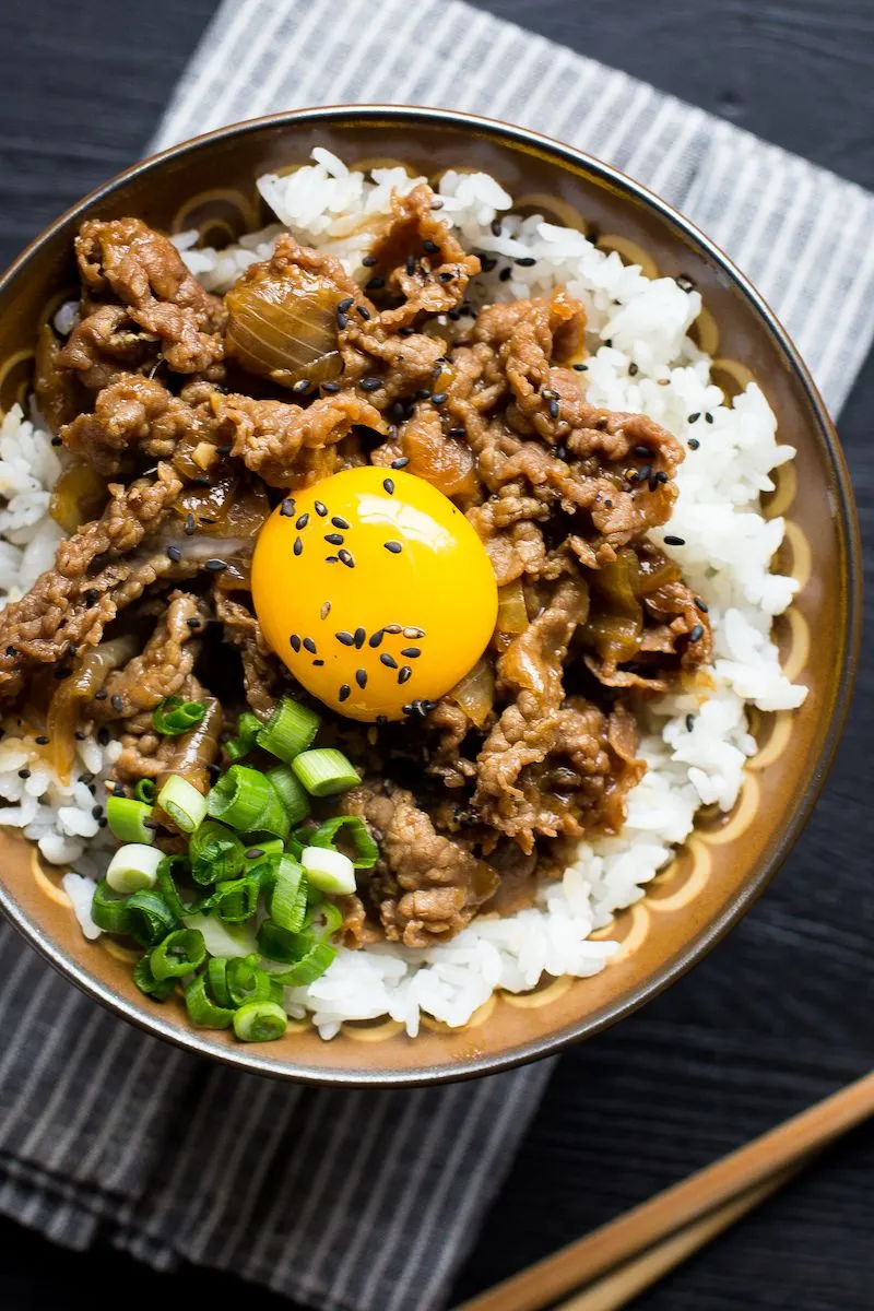 Donburi, bát cơm gói trọn tinh hoa của ẩm thực xứ Phù Tang