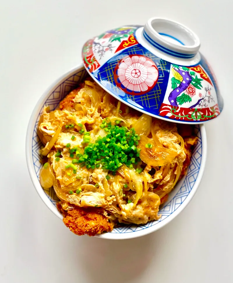 Donburi, bát cơm gói trọn tinh hoa của ẩm thực xứ Phù Tang