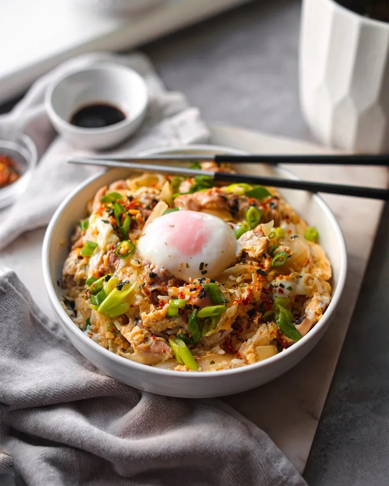 Donburi, bát cơm gói trọn tinh hoa của ẩm thực xứ Phù Tang