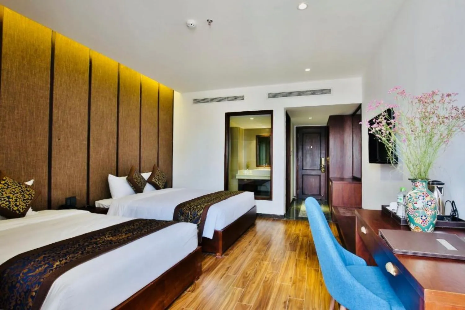 Dong Duong Hotel and Suites thiết kế theo lối kiến trúc sang trọng và trang nhã