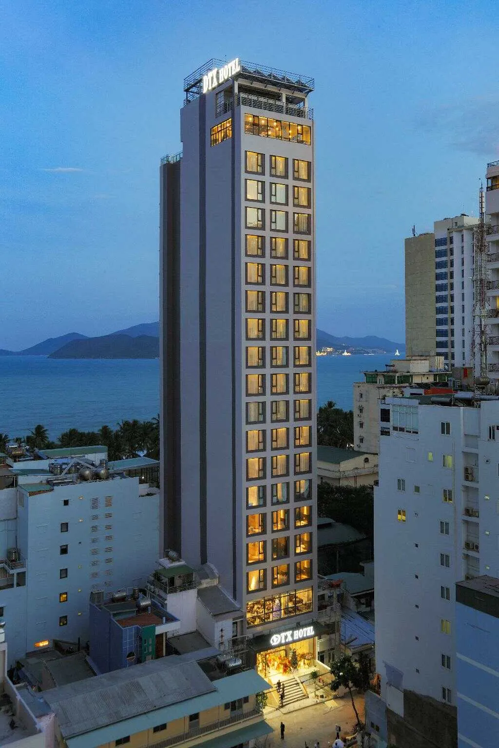 DTX Hotel Nha Trang – Nơi nghỉ dưỡng 4 sao sở hữu hồ bơi chân mây hướng thẳng vịnh Nha Trang