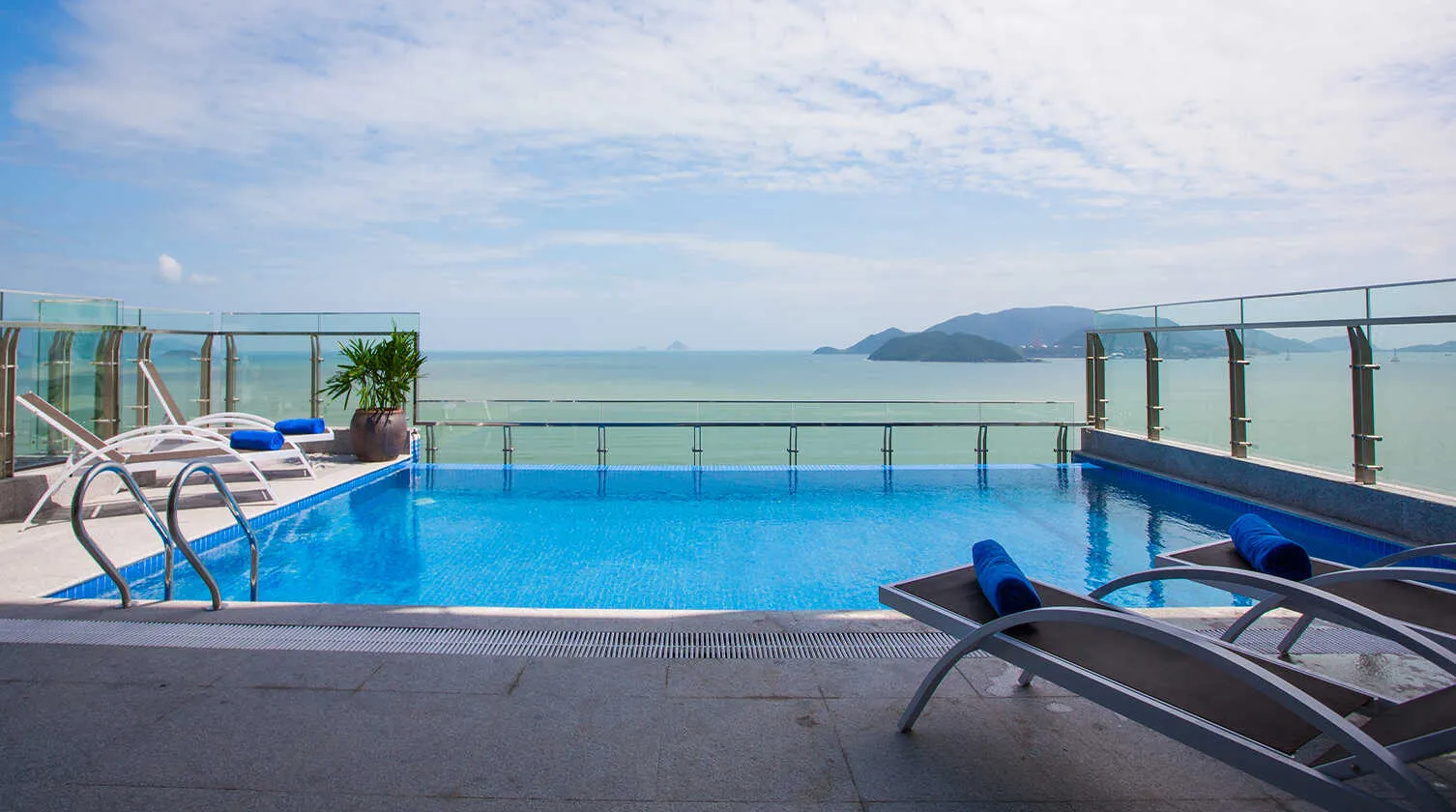 DTX Hotel Nha Trang – Nơi nghỉ dưỡng 4 sao sở hữu hồ bơi chân mây hướng thẳng vịnh Nha Trang