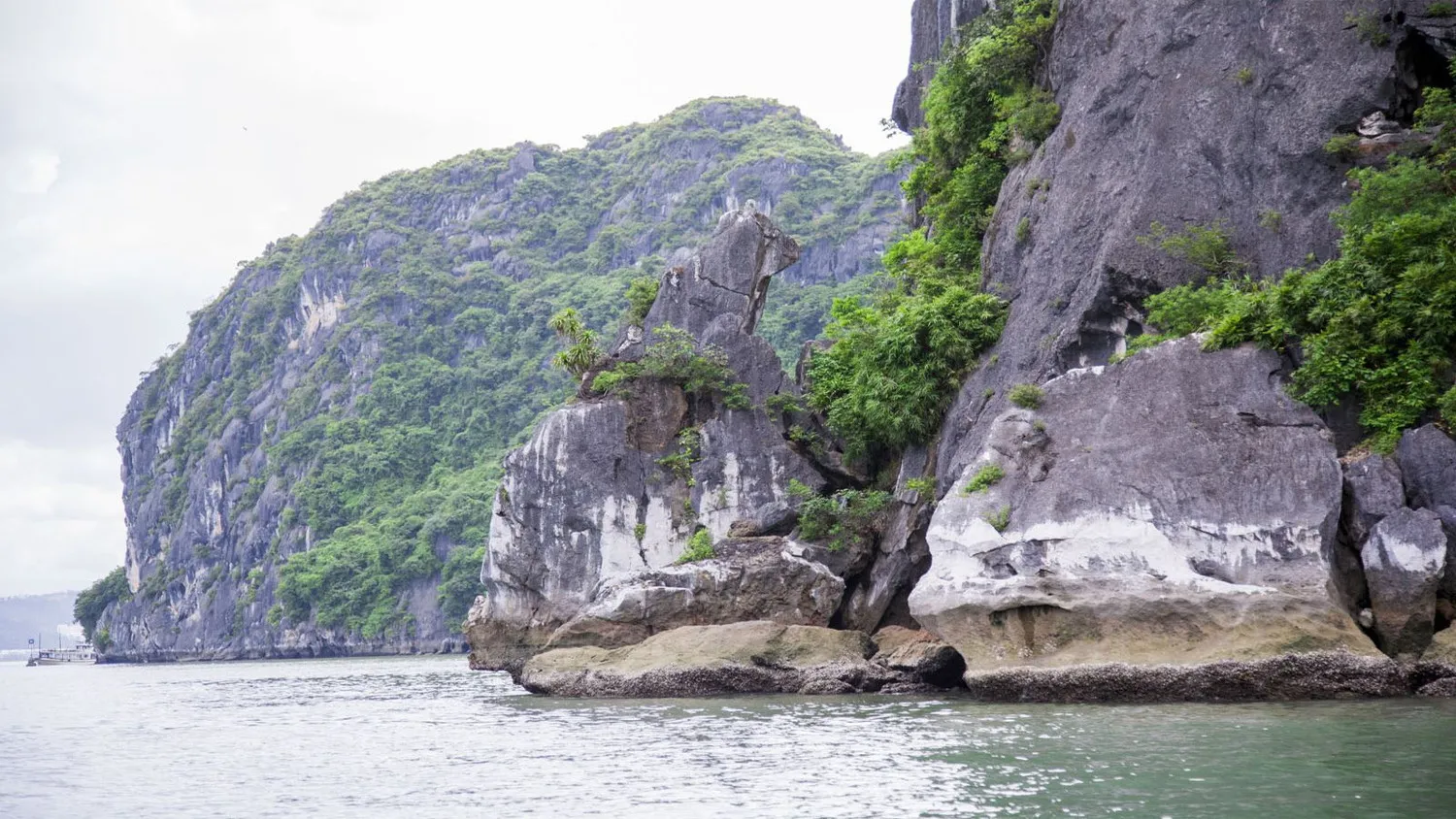 Du lịch Hạ Long – Ngắm mùa thu trên vịnh đẹp nhất Việt Nam