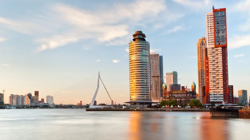 Du lịch Rotterdam, một trong những hải cảng lớn nhất thế giới