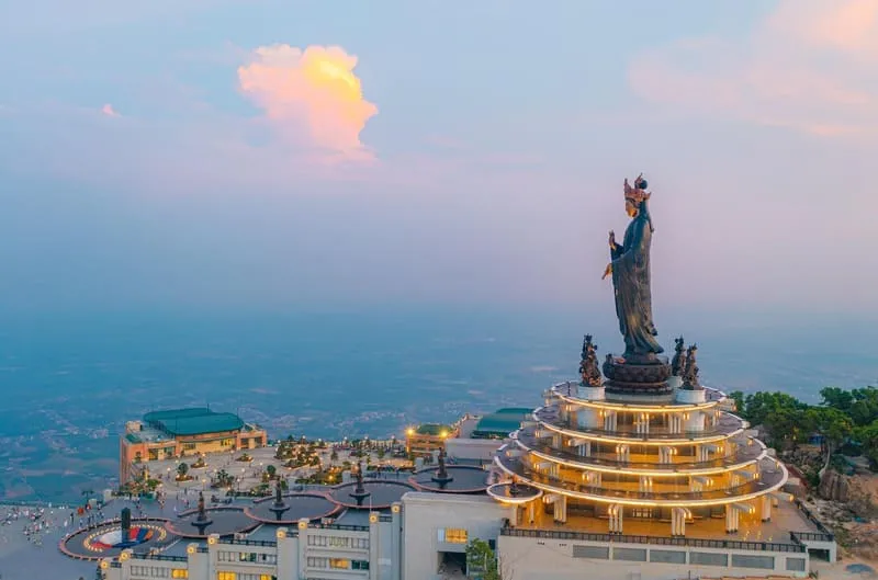 Du lịch Tây Ninh hè ‘trốn nóng’ Sài Gòn