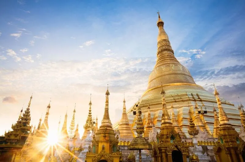 Du ngoạn đô thị Yangon mang đậm sắc màu văn hóa Myanmar