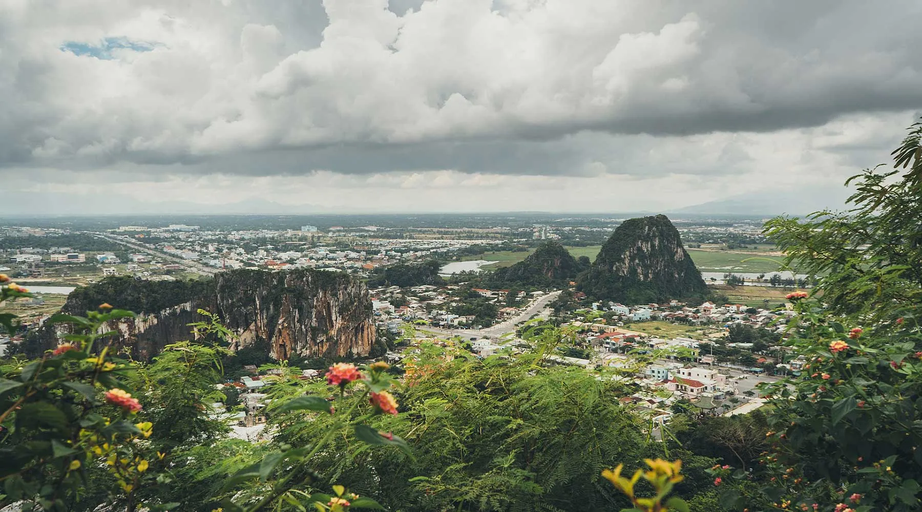 Dừng chân tại Bãi biển Non Nước với phong cảnh đẹp như mộng nơi Đà Thành nắng gió